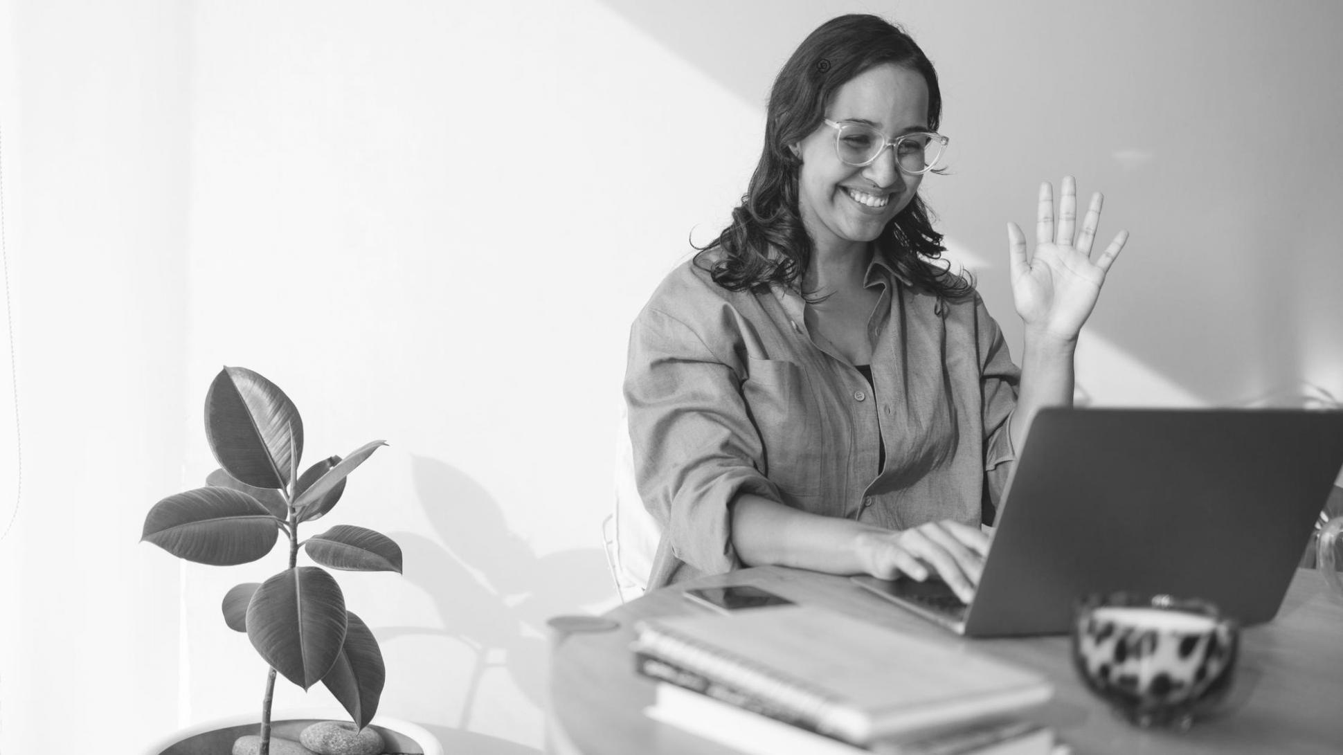 Equipo educativo colaborando en proyecto